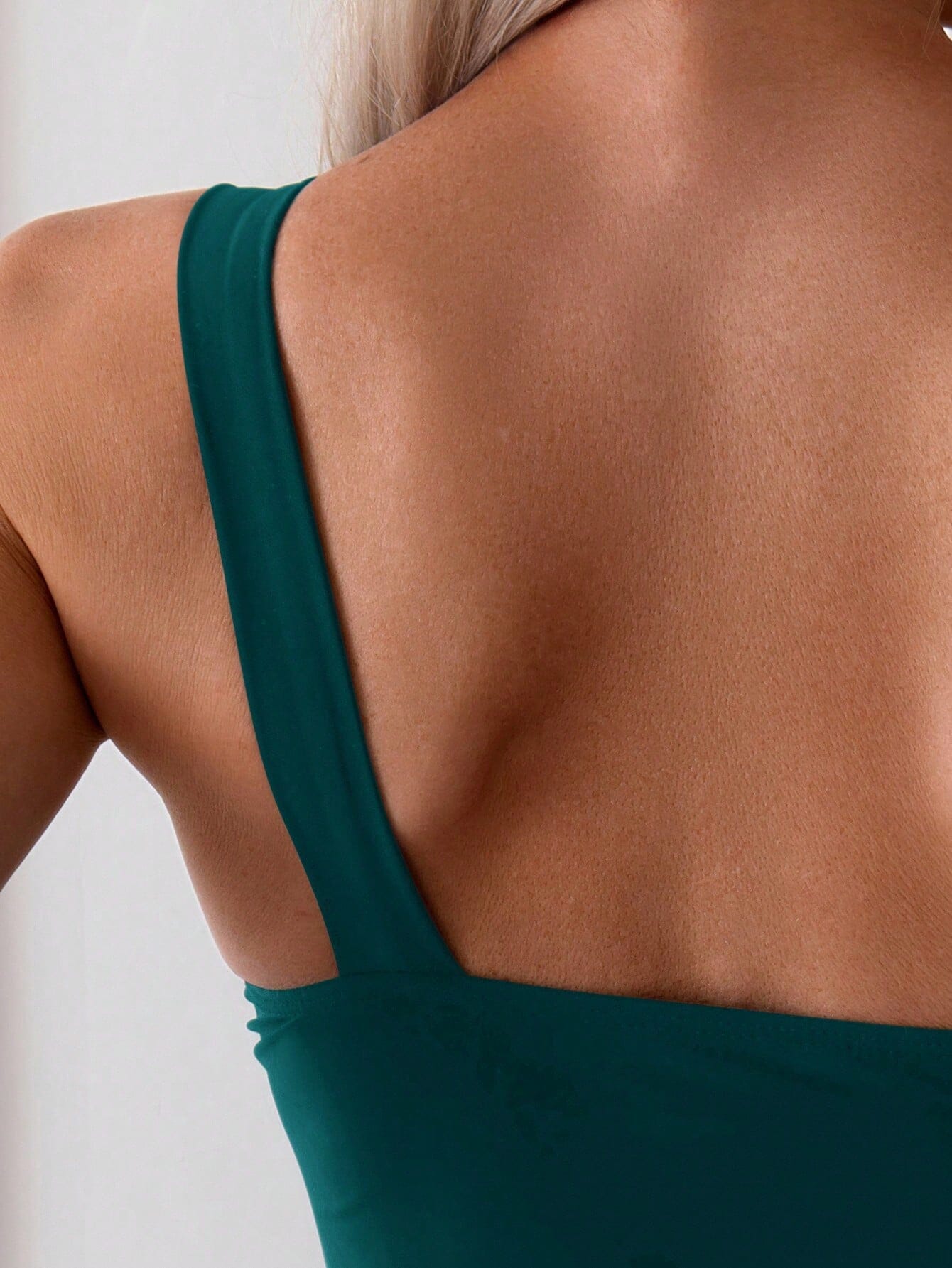 Maiô One-Shoulder Capri